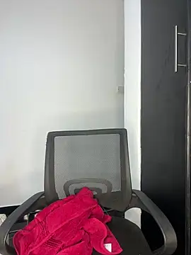 prettiepearl online show from April 5, 8:59 pm