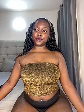 prettiepearl online show from April 6, 8:32 pm