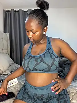 prettiepearl online show from December 17, 10:15 pm