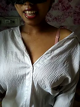 Snapshot of sandy_naughty chatting on June 24, 9:08 am sandy naughty online show from June 24, 9:08 am