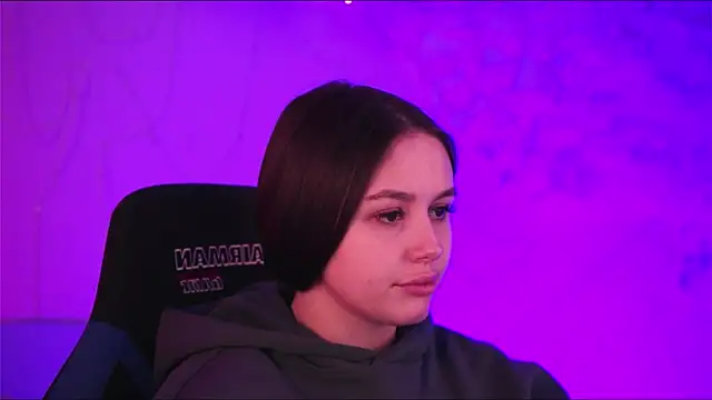 SerenaFerrera online show from December 6, 5:38 pm