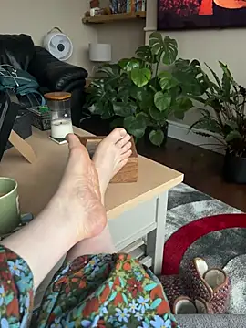 curvy-milf-abbie online show from March 8, 4:54 pm