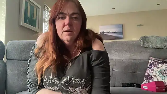 curvy-milf-abbie online show from February 17, 3:42 pm