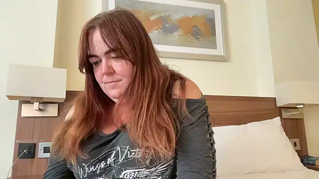 curvy-milf-abbie online show from November 25, 1:22 pm