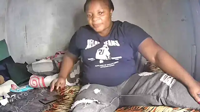 Snapshot of Sexyebonyxxx87 chatting on February 15, 7:35 pm Sexyebonyxxx87 online show from February 15, 7:35 pm