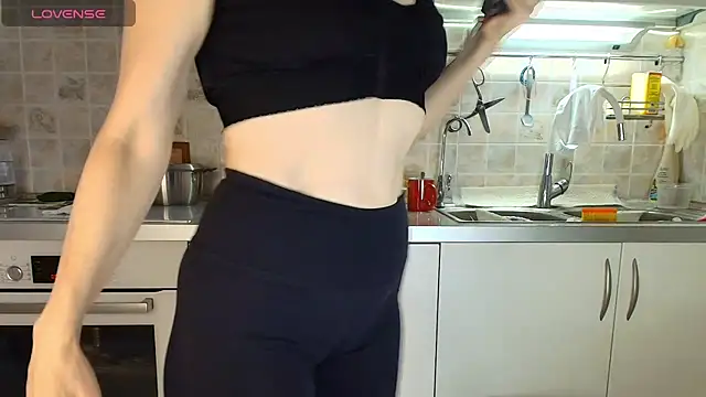 MilfeaN online show from September 18, 7:00 am