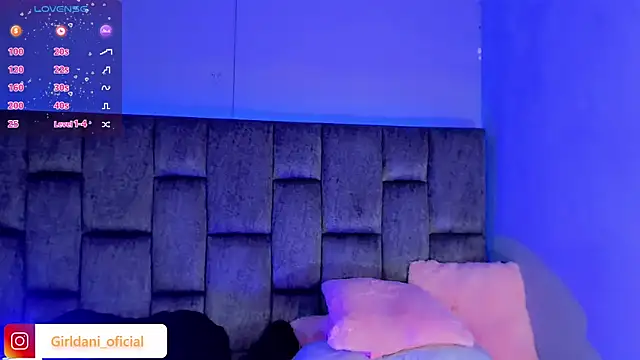 Snapshot of Liittle_foxxxy chatting on February 15, 10:33 am Liittle foxxxy online show from February 15, 10:33 am