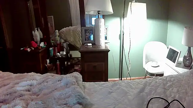 EllaSnow online show from December 20, 12:19 am