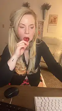 EllaSnow online show from January 17, 8:34 am