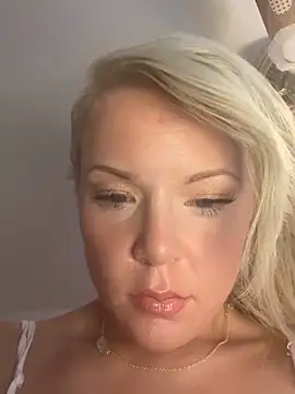 EllaSnow online show from March 14, 8:32 am