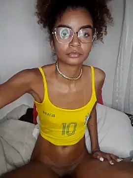 Snapshot of Emanuelle_manu chatting on June 20, 1:10 am Emanuelle manu online show from June 20, 1:10 am
