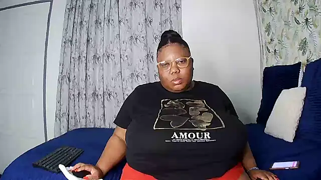 Snapshot of DAIRYBELLELIZxx chatting on June 6, 10:26 pm DAIRYBELLELIZxx online show from June 6, 10:26 pm