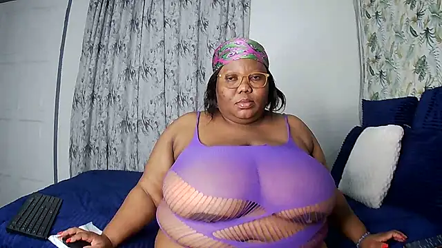 Snapshot of DAIRYBELLELIZxx chatting on June 3, 9:08 pm DAIRYBELLELIZxx online show from June 3, 9:08 pm