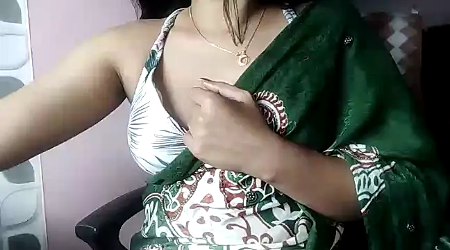 Snapshot of karishma chatting on February 28, 7:35 pm karishma online show from February 28, 7:35 pm