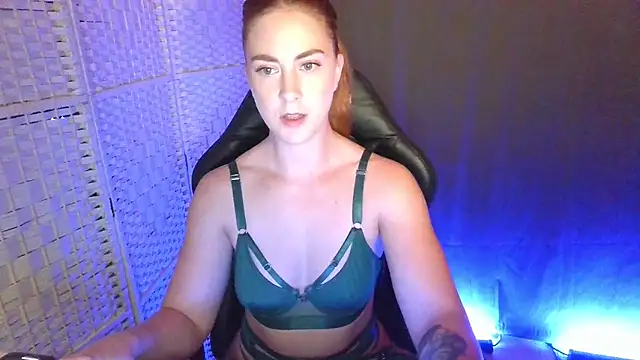 KayleyxEmily online show from October 25, 8:09 pm