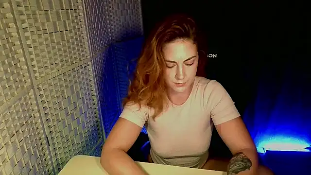 Snapshot of KayleyxEmily chatting on June 11, 8:17 pm KayleyxEmily online show from June 11, 8:17 pm
