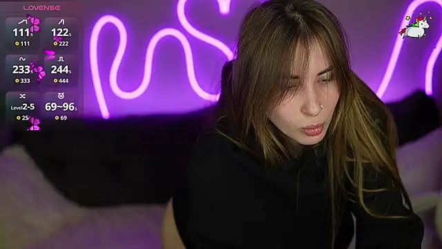 Snapshot of JennyyLuv chatting on November 29, 8:20 pm JennyyLuv online show from November 29, 8:20 pm