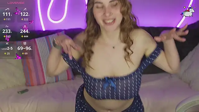 Snapshot of JennyyLuv chatting on November 16, 3:39 pm JennyyLuv online show from November 16, 3:39 pm