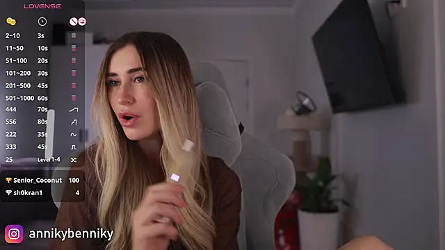 Coconutkittyy online show from December 24, 5:13 pm