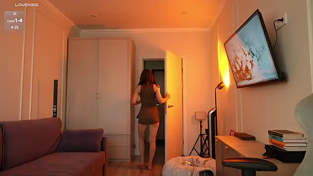Coconutkittyy online show from June 19, 6:03 pm