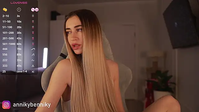 Coconutkittyy online show from December 16, 5:11 pm