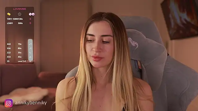 Coconutkittyy online show from March 9, 9:03 pm