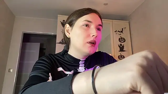 Snapshot of Maria_Bowie chatting on October 29, 7:51 am Maria Bowie online show from October 29, 7:51 am