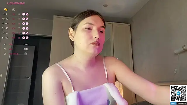 Snapshot of Maria_Bowie chatting on December 14, 8:53 am Maria Bowie online show from December 14, 8:53 am