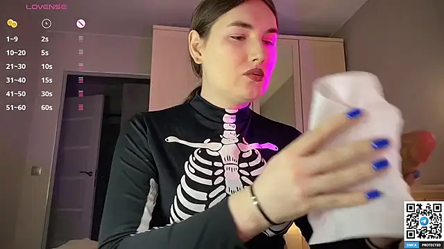 Maria Bowie online show from April 9, 6:41 am