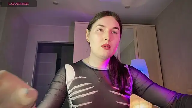 Snapshot of Maria_Bowie chatting on May 22, 6:55 am Maria Bowie online show from May 22, 6:55 am