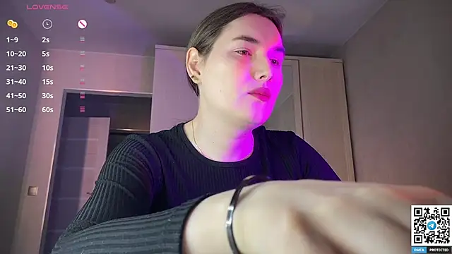 Snapshot of Maria_Bowie chatting on May 2, 4:39 am Maria Bowie online show from May 2, 4:39 am