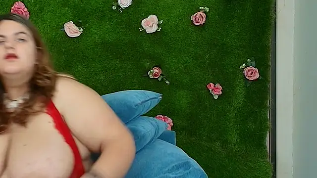 Huge Titties  online show from November 28, 12:38 pm