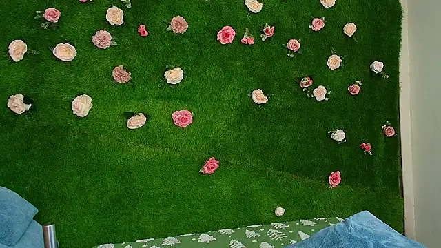 Huge Titties  online show from February 22, 6:49 am