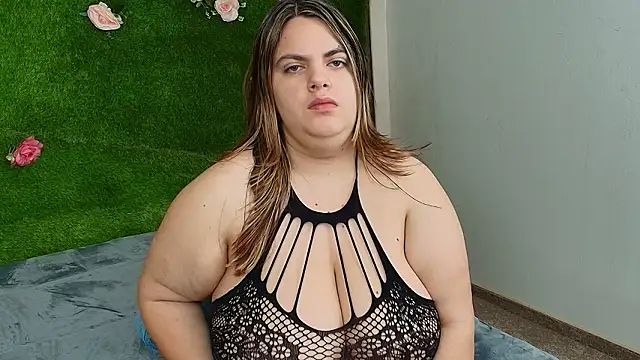 Huge Titties  online show from March 28, 5:08 am