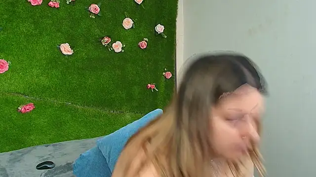 Huge Titties  online show from May 18, 1:05 pm