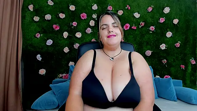 Snapshot of Huge_Titties_ chatting on October 3, 7:15 pm Huge Titties online show from October 3, 7:15 pm