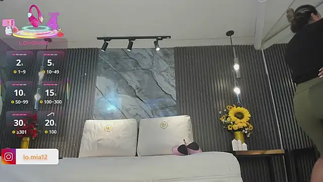 julietha taylor online show from April 18, 1:52 am