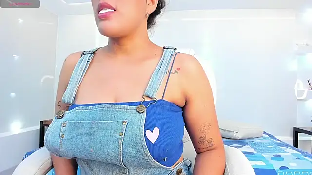 Snapshot of julietha_taylor chatting on March 4, 2:27 am julietha taylor online show from March 4, 2:27 am