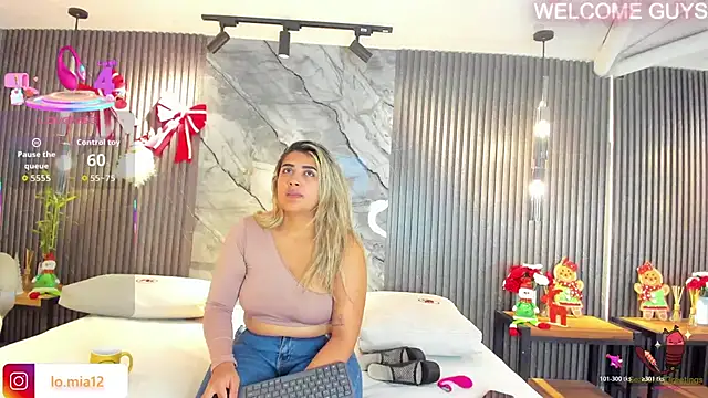 julietha taylor online show from December 15, 3:12 am