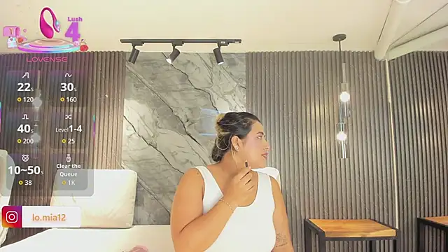 Snapshot of julietha_taylor chatting on June 19, 1:33 am julietha taylor online show from June 19, 1:33 am