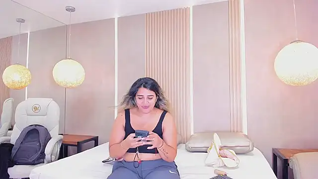 Snapshot of julietha_taylor chatting on July 6, 3:02 am julietha taylor online show from July 6, 3:02 am