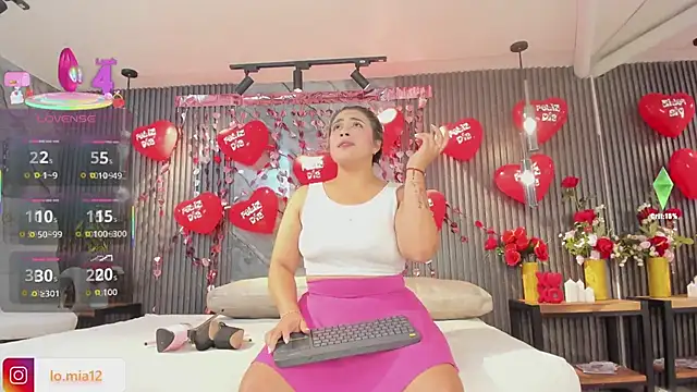 julietha taylor online show from February 14, 2:01 am