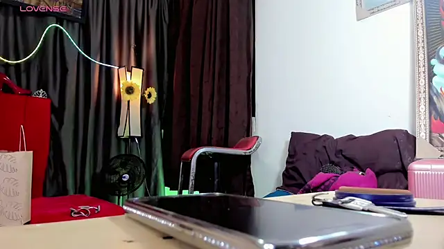 Snapshot of Gabyqueen70 chatting on February 19, 3:03 am Gabyqueen70 online show from February 19, 3:03 am