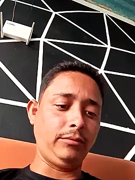 isacalejandroo online show from February 17, 8:38 pm