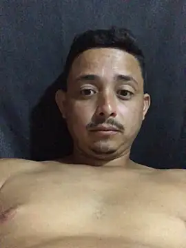 isacalejandroo online show from February 12, 6:51 pm