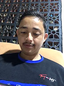 isacalejandroo online show from March 1, 4:47 am