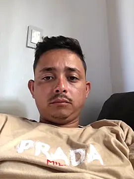 isacalejandroo online show from September 17, 6:43 pm