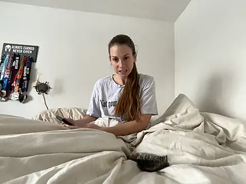 Snapshot of MissSwitch chatting on February 4, 7:55 pm MissSwitch online show from February 4, 7:55 pm