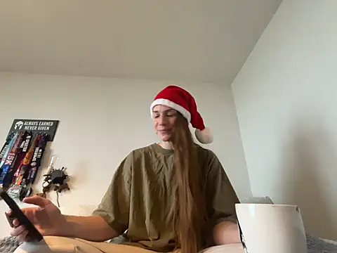 Snapshot of MissSwitch chatting on December 10, 1:22 pm MissSwitch online show from December 10, 1:22 pm