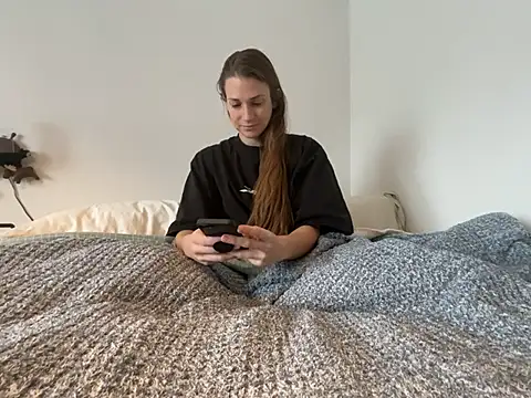 Snapshot of MissSwitch chatting on January 7, 1:35 pm MissSwitch online show from January 7, 1:35 pm